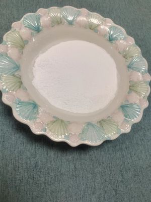 Niestandardowe granulki melaminy nietoksyczne C3H6N6 do powlekania / żywicy