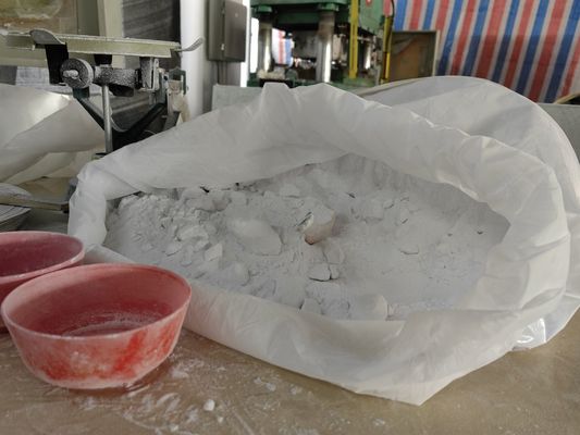 99,8% Czystość Surowiec melaminowy C3H6N6 Klasa przemysłowa 1,625 g / cm3 Gęstość