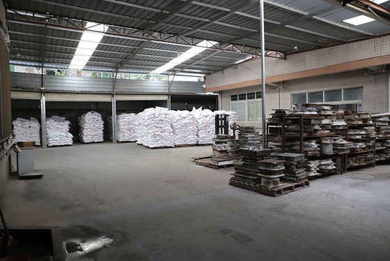 Proszek do formowania melaminy trójpolicyjanamidowej klasy spożywczej do zastawy stołowej 1,573 g / m3