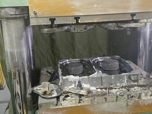 Komputerem sterowana maszyna do formowania melaminy do naczyń stołowych