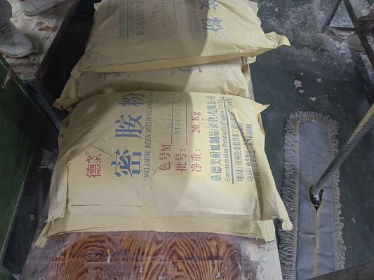 Wysokiej czystości proszek do formowania melaminy 99,8% Kolor dostosowany do produkcji zastawów stołowych