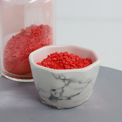 Formowanie ciśnieniem 80 do 140 MPa granulatu melaminy zapewniającego temperaturę sublimacji 300 stopni Celsjusza i gęstość 1,573 g/cm3 dla materiału