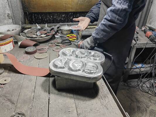 718 Stalowe formy do płyt melaminowych z połyskiem – Dostawa na zamówienie na rynki indyjskie, czas realizacji 7-10 dni